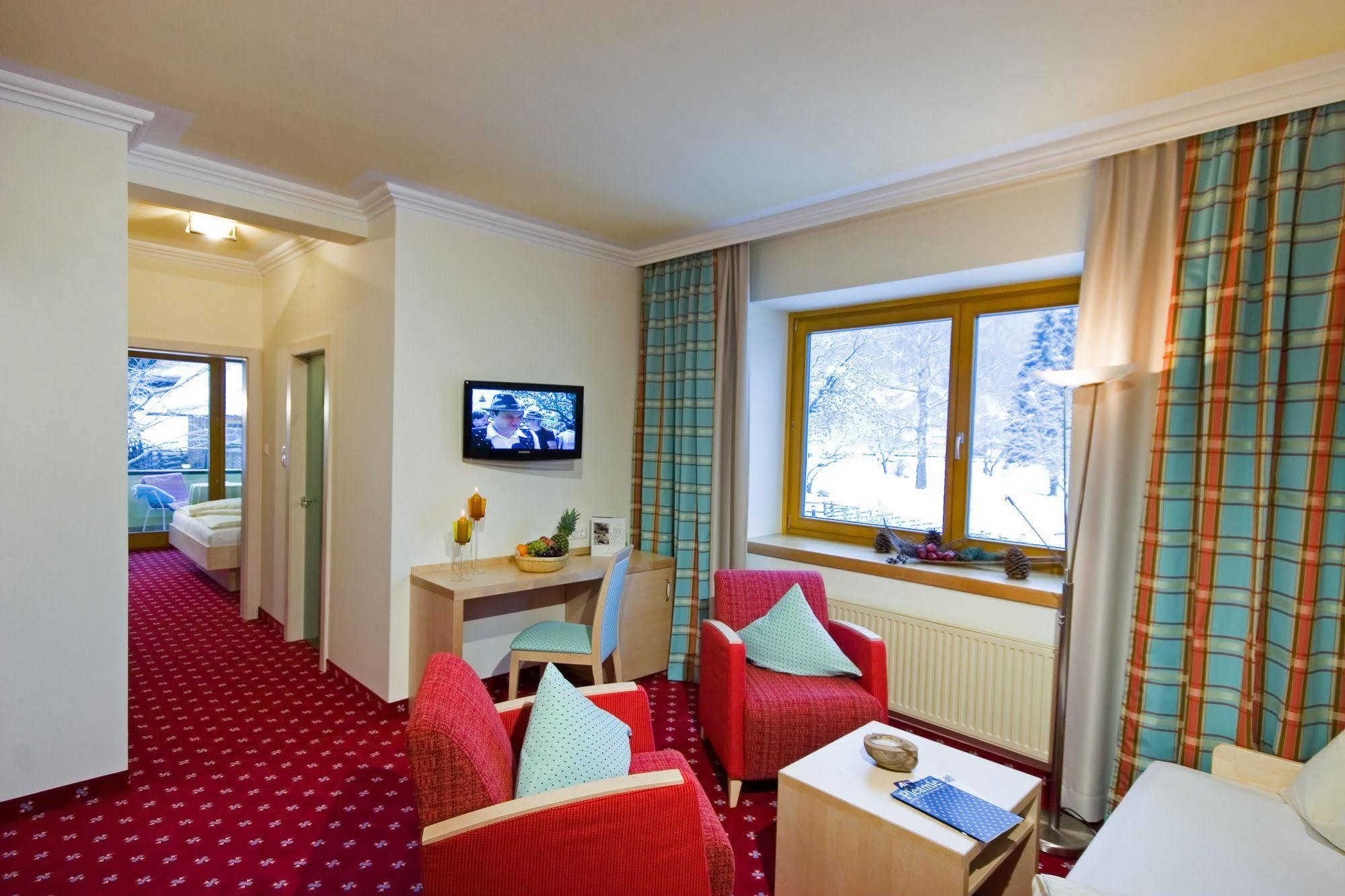 Family & Sporthotel Kaerntnerhof باد كلينكيرشهايم المظهر الخارجي الصورة