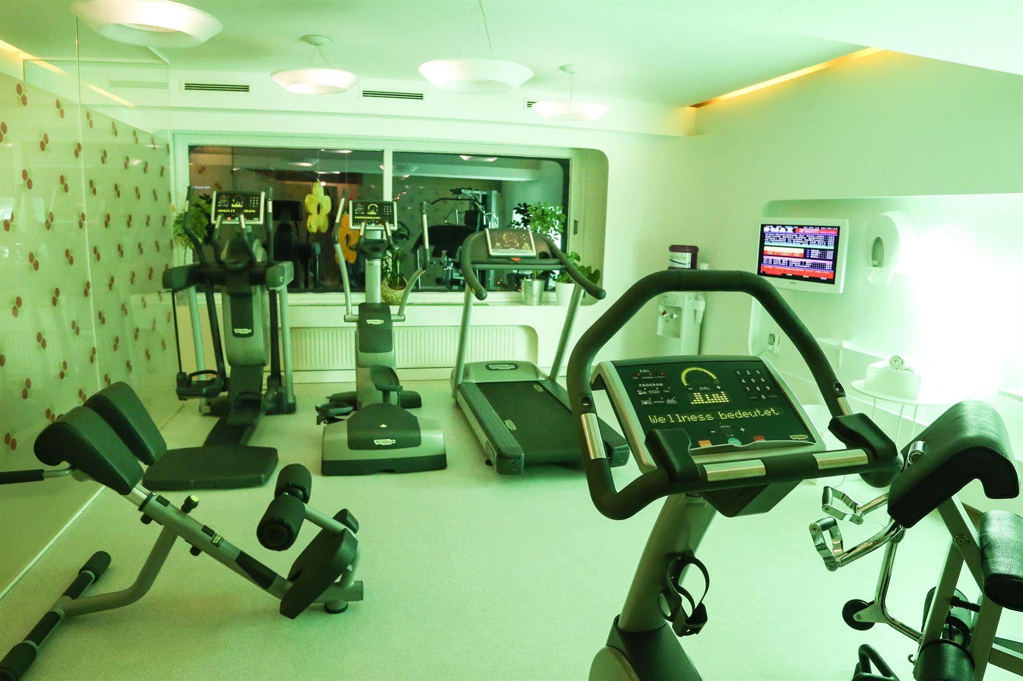 Family & Sporthotel Kaerntnerhof باد كلينكيرشهايم المظهر الخارجي الصورة