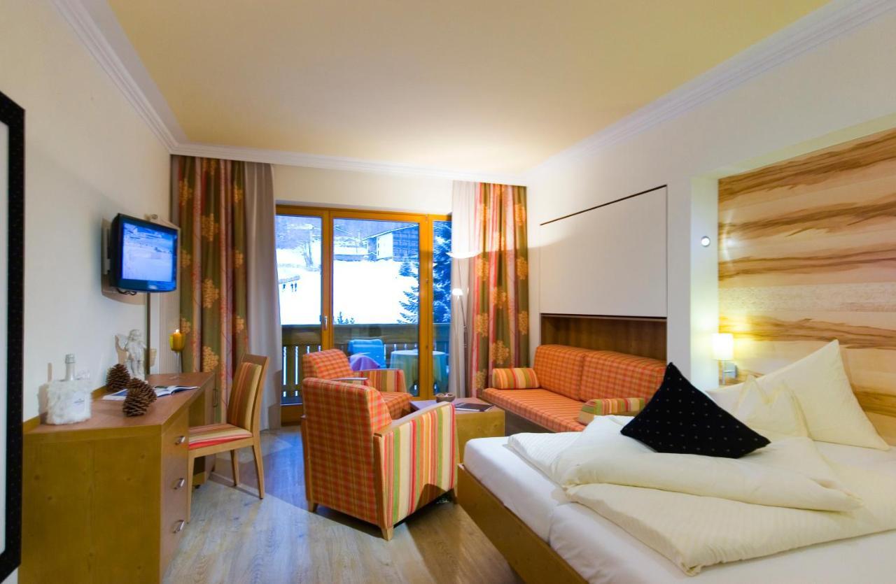 Family & Sporthotel Kaerntnerhof باد كلينكيرشهايم الغرفة الصورة